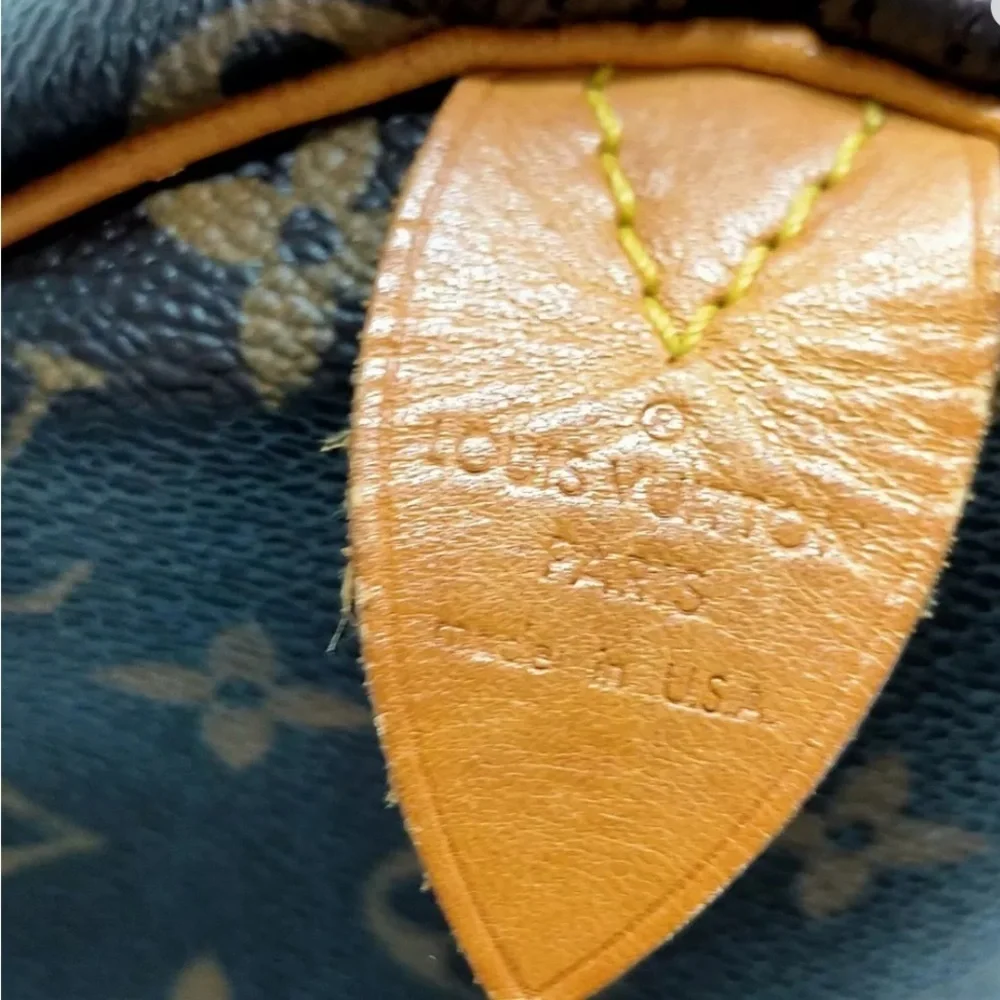 - Louis Vuitton authentic Speedy 30 vintage. With COA
